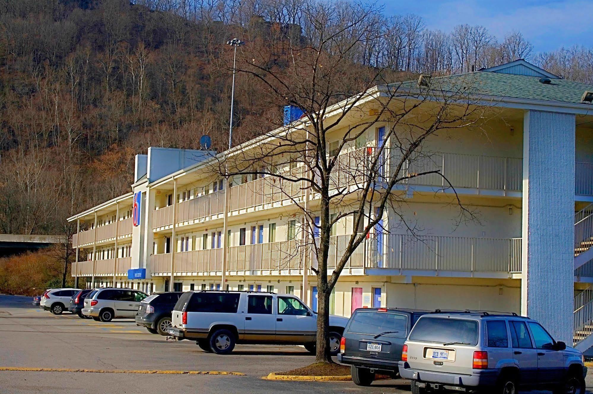 Days Inn By Wyndham Charleston Wv Exteriér fotografie